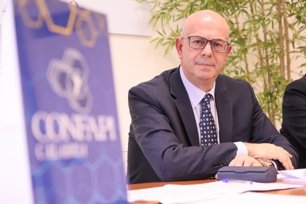Francesco Napoli (Confapi Calabria) nel suo ultimo libro parla delle pmi come motore di ripresa del made in Italy e delle pmi