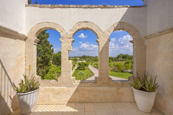 La masseria di Critabianca, una delle cinque dimore storiche selezionate da Fortune.