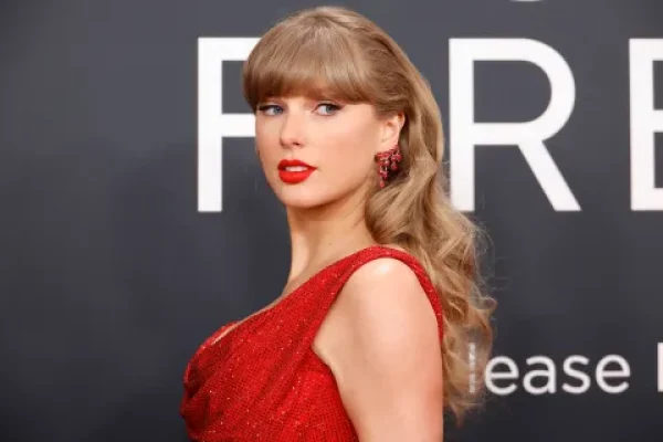 FRAZER HARRISON/GETTY IMAGES Taylor Swift