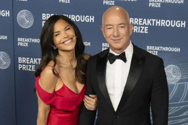 Jeff Bezos e Lauren Sanchez / GETTY IMAGES - CRAIG T. FRUTCHMAN