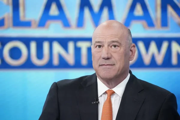 Gary Cohn ha detto che i dazi renderanno più difficile trovare lavoro / JOHN LAMPARSKI - GETTY IMAGES