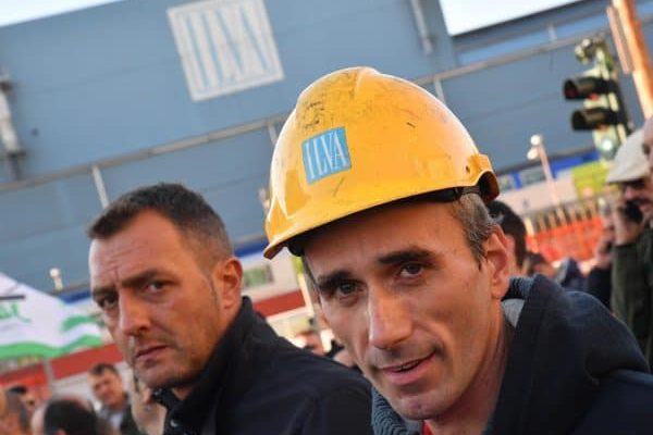 Un momento della manifestazione indetta dai sindacati dopo la presentazione del piano industriale dei nuovi proprietari dell`Ilva che prevedono 600 esuberi nel sito qenovese e migliaia nel resto del gruppp. 9 ottobre a 2017 a Genova. ANSA/LUCA ZENNARO