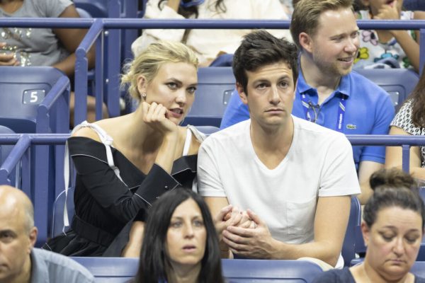 Josh Kushner con la moglie Karlie Kloss