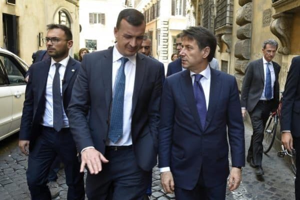 Il presidente del Consiglio Giuseppe Conte  con il portavoce  Rocco Casalino al termine della relazione annuale dell'Anac. Roma 14 giugno 2018. 
ANSA/LUIGI MISTRULLI