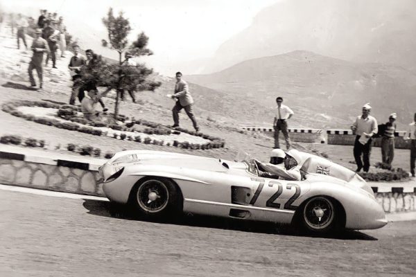 La Mercedes-Benz 300 Stirling Moss completò la 1000 Miglia nel 1955.