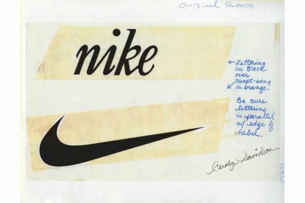 Il logo originale di Nike disegnato nel 1971 da Carolyn Davidson, una studentessa di grafica alla Portland State University