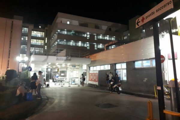 Una veduta esterna del pronto soccorso dell'ospedale "Cardarelli" di Napoli, 04 settembre 2020.
ANSA/CIRO FUSCO