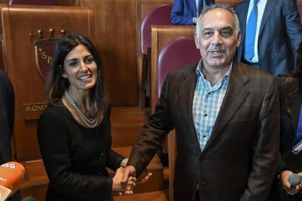 President of AS Roma James Pallotta (R), shakes hands with Mayor of Rome Virginia Raggi (L) atfter the press conference at the end of their meeting in about the new stadium of AS Roma, Italy, 11 April 2018. AS Roma Chairman James Pallotta called Mayor Virginia Raggi on Wednesday to apologise for taking a dip in the historic fountain in the city's Piazza del Popolo as he celebrated his side's epic win over Barcelona to reach the Champions League semi-finals, sources said.
ANSA/ALESSANDRO DI MEO