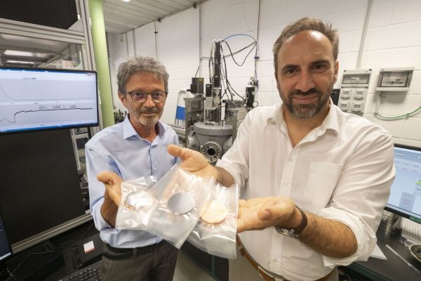 ARA_Factory_i-materiali-che-saranno-lavorati-con-Stefano-Bonetti-fondatore-di-Rara-Factory-e-Michele-Bugliesi-CE
