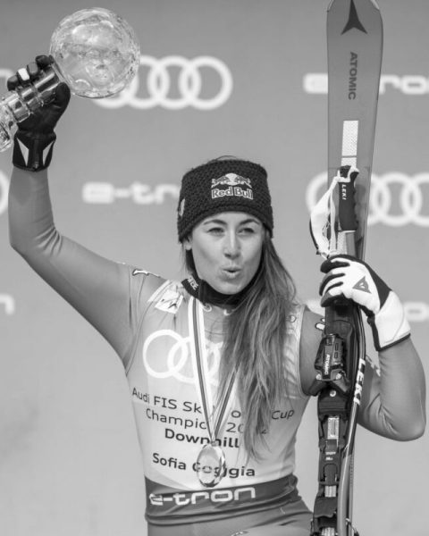 epa09828632 Sofia Goggia of Italy celebrates her crystal globe the allover women's Downhill competiton at the FIS Alpine Skiing World Cup final in Courchevel, France, 16 March 2022.  EPA/URS FLUEELER