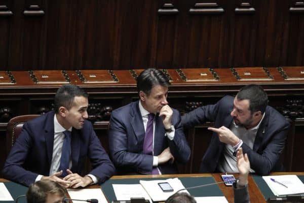 Il vicepremier e ministro del Lavoro e dello Sviluppo Economico Luigi Di Maio (s), il presidente del Consiglio Giuseppe Conte e il vicepremier e ministro dell'Interno Matteo Salvini alla Camera durante l'esame del disegno di legge Anticorruzione, Roma 21 Novembre 2018. ANSA/GIUSEPPE LAMI