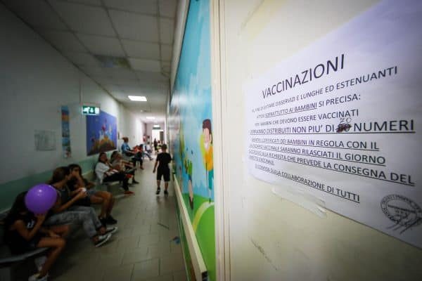 Vaccinazioni all'ospedale Annunziata di Napoli, 8 settembre 2017. ANSA/CESARE ABBATE