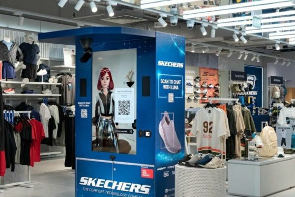 Skechers, l'assistente allo shopping Luna.