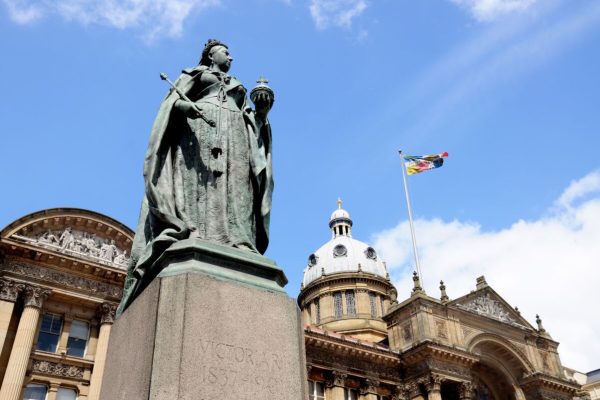 Statue,Of,Queen,Victoria,With,The,Council,House,To,The