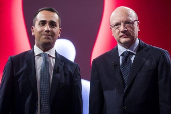 Il ministro del Lavoro, dello Sviluppo economico e vicepremier Luigi Di Maio (S) con il presidente di Confindustria Vincenzo Boccia durante la trasmissione televisiva di La7 "Bersaglio mobile" condotta da Enrico Mentana, Roma, 16 luglio 2018. ANSA/ANGELO CARCONI