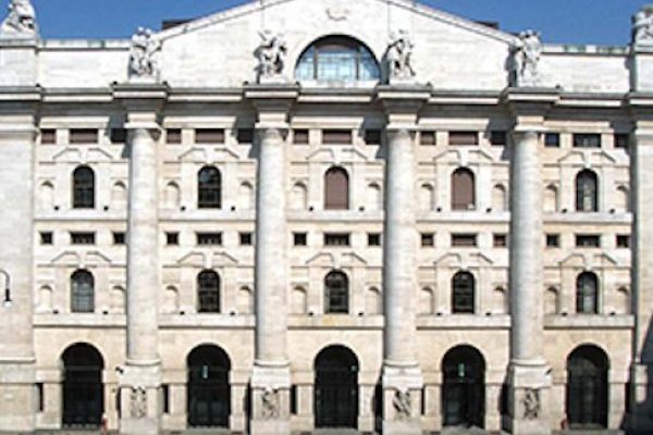 Milano Borsa Piazza Affari Palazzo Mezzanotte Finanza Esterni