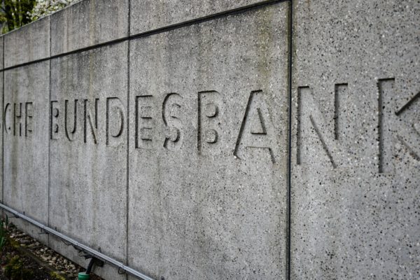 19 April 2021, Hessen, Frankfurt/Main: The wall next to the main gate of the Bundesbank's headquarters in Frankfurt am Main bears the inscription "Deutsche Bundesbank". The Corona lockdown and the expiry of the VAT cut at the turn of the year have slowed the German economy in the first quarter of 2021, according to the Bundesbank. The central bank published its latest monthly report on April 19. Photo: Arne Dedert/dpa