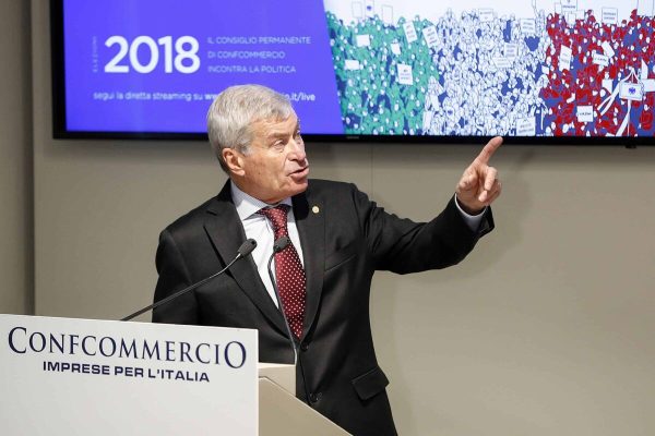 Carlo Sangalli, Presidente di Confcommercio, durante il suo intervento in occasione dell'incontro con il Consiglio Permanente di Confcommercio dal titolo "Un tema, una proposta", Roma, 13 febbraio 2018. ANSA/RICCARDO ANTIMIANI