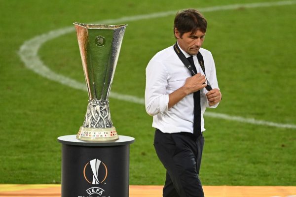 epa08617445 Inter coach Antonio Conte walks past the trophy after picking up his runner-up medal after the UEFA Europa League final match between Sevilla FC and Inter Milan in Cologne, Germany 21 August 2020. Sevilla won 3-2.  EPA/Ina Fassbender / POOL