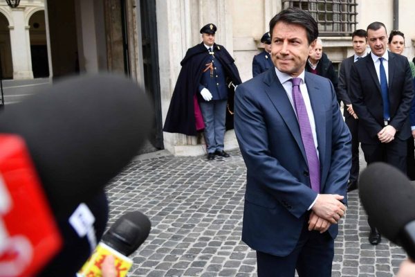 Il presidente del Consiglio, Giuseppe Conte, con il portavoce Rocco Casalino al termine del vertice di governo, Roma, 5 marzo 2019. ANSA/ETTORE FERRARI