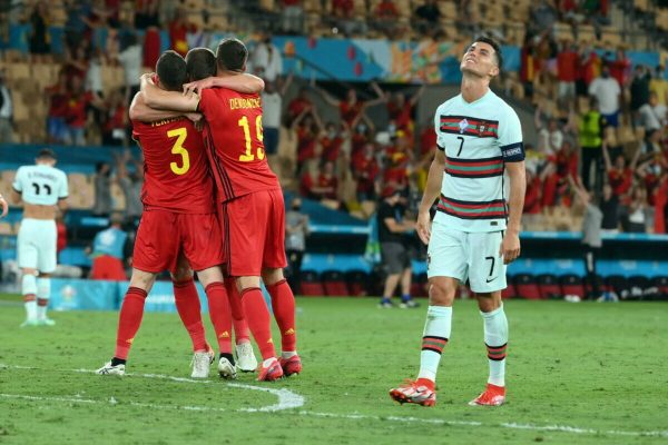 epa09306781 Cristiano Ronaldo of Portugal (R) and Belgium platers react after the UEFA EURO 2020 round of 16 soccer match between Belgium and Portugal in Seville, Spain, 27 June 2021.  EPA/Lluis Gene / POOL (RESTRICTIONS: For editorial news reporting purposes only. Images must appear as still images and must not emulate match action video footage. Photographs published in online publications shall have an interval of at least 20 seconds between the posting.)