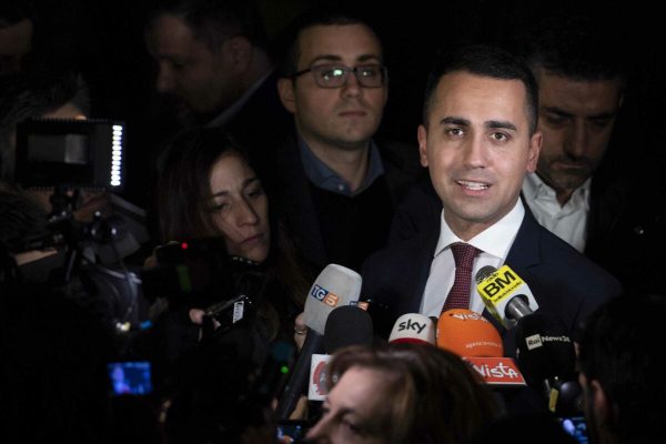 Il ministro dello Sviluppo Economico e del Lavoro, Luigi Di Maio, al termine dell'incontro con le rappresentanze sindacali in merito alla vicenda Alitalia a Roma, 12 dicembre 2018.
   ANSA/MAURIZIO BRAMBATTI