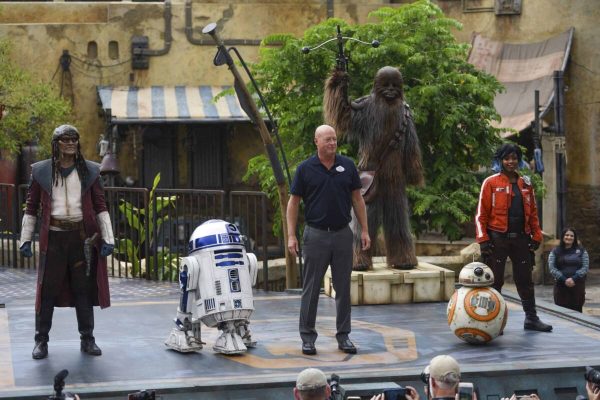 August 28, 2019, Orlando, Florida, USA: Chairman of Disney parks Bob Chapek stands with R2-D2, Hondo Ohnaka, BB-8, Chewbacca and Div Moradi at the dedication ceremony for Star Wars: Galaxy's Edge on Wednesday, Aug. 28, 2019 at Walt Disney World's Hollywood Studios in Orlando. (Credit Image: © Allie Goulding/Tampa Bay Times via ZUMA Wire)