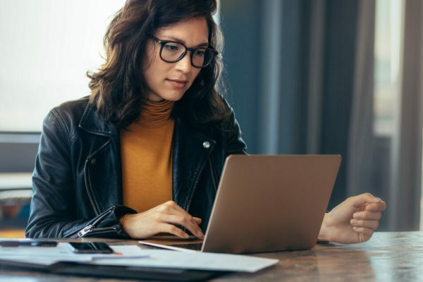 Asian,Woman,Working,Laptop.,Business,Woman,Busy,Working,On,Laptop