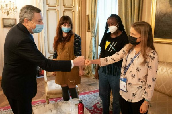 Italian premier Mario Draghi (L) meets Greta Thunberg, Vanessa Nakate and Martina Comparelli at the headquarters of the prefecture of Milan, Italy, September 30, 2021.
ANSA/CHIGI PALACE PRESS OFFICE/FILIPPO ATTILI +++ ANSA PROVIDES ACCESS TO THIS HANDOUT PHOTO TO BE USED SOLELY TO ILLUSTRATE NEWS REPORTING OR COMMENTARY ON THE FACTS OR EVENTS DEPICTED IN THIS IMAGE; NO ARCHIVING; NO LICENSING +++