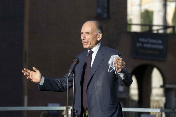 il segretario del Partito Democratico, Enrico Letta, partecipa alla manifestazione in solidarietà ad Israele e contro gli attacchi di Hamas che si è svolta nel quartiere del ghetto della capitale, Roma, 12 maggio 2021. ANSA/MASSIMO PERCOSSI