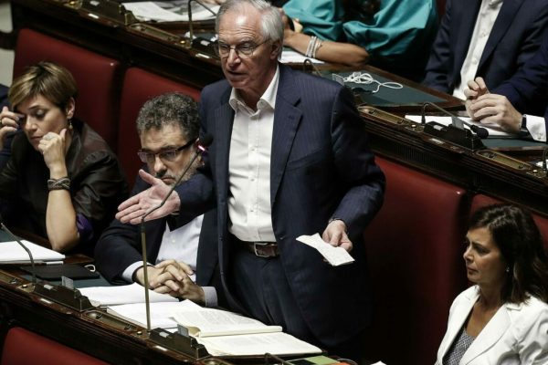 Guglielmo Epifani, deputato di Liberi e Uguali, durante le dichiarazioni di voto prima del voto finale nell'aula di Montecitorio sul decreto dignità, Camera dei Deputati, Roma, 2 agosto 2018. ANSA/RICCARDO ANTIMIANI