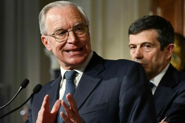 I deputati Guglielmo Epifani (S) e Maurizio Lupi al termine dell'incontro con il presidente della Repubblica, Sergio Mattarella, al Quirinale, Roma, 4 aprile 2018.    ANSA/ETTORE FERRARI