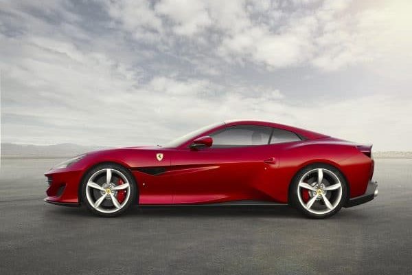 Maranello, 23 agosto 2017 ? La Ferrari Portofino è la nuova Gran Turismo V8 destinata a dominare il segmento di riferimento grazie a una perfetta combinazione di sportività, eleganza e comfort on-board. 

Per una vettura così versatile, caratterizzata dalla guida all?aria aperta, è stato scelto un nome evocativo, quello di uno dei borghi più belli d?Italia, noto per il suo porto turistico e diventato negli anni in tutto il mondo sinonimo di eleganza, sportività, lusso discreto. A questa meravigliosa località è stato dedicato anche il colore con cui viene lanciata la nuova Ferrari: il rosso Portofino.