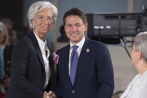 Il presidente del Consiglio Giuseppe Conte con il direttore del Fmi Christine Lagarde durante il G7 a Charlevoix, Canada, 9 giugno 2018. ANSA/ UFFICIO STAMPA PALAZZO CHIGI ++HO -NO SALES EDITORIAL USE ONLY++