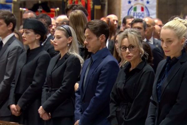La famiglia durante i funerali dell'ex presidente del Consiglio e leader di Forza Italia, Silvio Berlusconi, nel Duomo di Milano, 14 giugno 2023.
FERMO IMMAGINE
