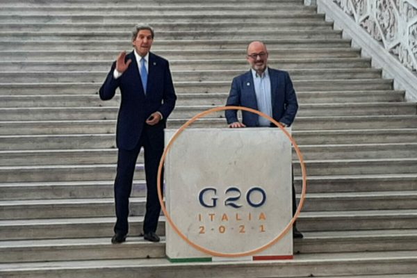 L'inviato per il clima del presidente Usa, John Kerry, e il ministro italiano della Transizione ecologica, Roberto Cingolani, Napoli, 23 Luglio 2021. ANSA/SECONDINO
