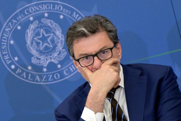 Il ministro dell'Economia, Giancarlo Giorgetti, durante la conferenza stampa di presentazione della Card "Dedicata a te", una carta di pagamento per gli acquisti alimentari di prima necessita', Roma, 11 luglio 2023. ANSA/ETTORE FERRARI