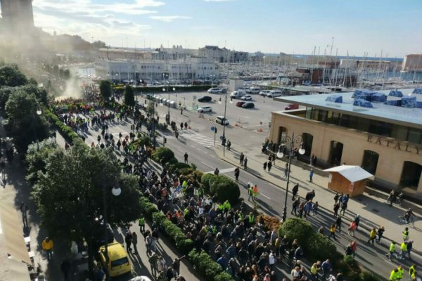 Il corteo no green pass a Trieste, 11 ottobre 2021.
ANSA/ MAURO ZOCCHI