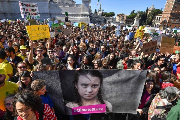 Un momento della "Strike4Climate", manifestazione che sostiene la battaglia in difesa del clima dell'attivista 16enne svedese Greta Thunberg, Roma 15 marzo 2019.
ANSA/ALESSANDRO DI MEO