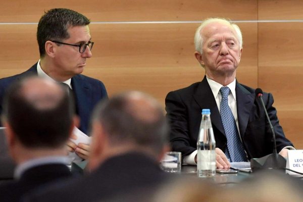 EssilorLuxottica Il vicepresidente e Ad di Luxottica, Francesco Milleri (s), e il presidente di Luxottica, Leonardo Del Vecchio all' assemblea degli azionisti , Milano 19 aprile 2018. ANSA/DANIEL DAL ZENNARO