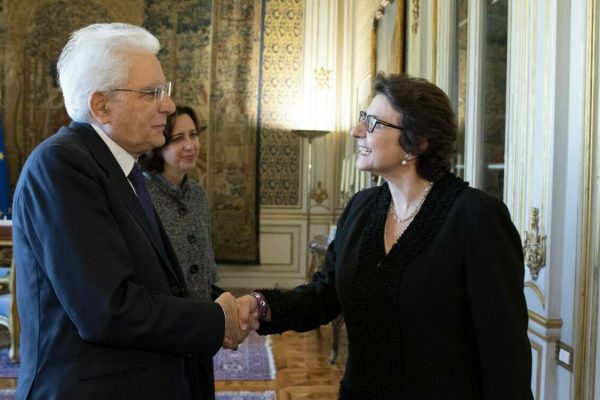 (S-D) Il presidente della Repubblica Sergio Mattarella, Annamaria Lusardi,Direttore del Comitato per la programmazione e il coordinamento dell'educazione finanziaria, Magda Bianco, Direttore del Servizio Tutela dei clienti e antiriciclaggio della Banca d'Italia, Roberto Basso, Direttore Generale della Comunicazione Istituzionale del Ministero dell'Economia e delle Finanze. Roma, 24 ottobre 2018.  ANSA/FRANCESCO AMMENDOLA UFFICIO STAMPA QUIRINALE