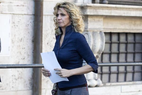 Il Ministro per il Sud Barbara Lezzi, entra a Palazzo Chigi per il Consiglio dei Ministri 27 giugno 2018 a Roma
ANSA/MASSIMO PERCOSSI