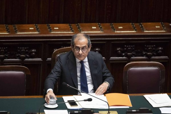 Il ministro dell'Economia e delle Finanze, Giovanni Tria, nel corso del question time a Montecitorio, Roma, 12 giugno 2019.   ANSA/MAURIZIO BRAMBATTI