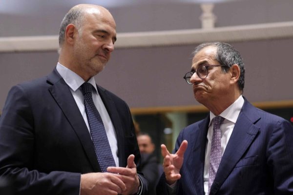 epa07703516 Pierre Moscovici (L), the European Commissioner for Economic and Financial Affairs and Taxation, talks with Italian Minister of Economy and Finance, Giovanni Tria, during the Eurogroup Finance Ministers' meeting in Brussels, Belgium, 08 July 2019.  EPA/OLIVIER HOSLET