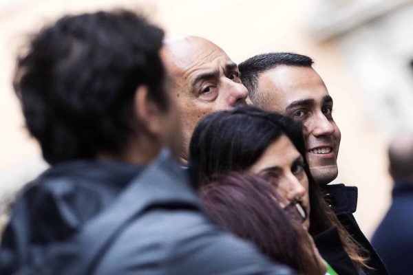 Il ministro del Lavoro dello Sviluppo economico e vicepremier Luigi Di Maio (D) con il segretario del Partito Democratico Nicola Zingaretti (C) e la sindaca di Roma Virginia Raggi (D) durante la cerimonia di commemorazione del 41esimo anniversario della morte di Aldo Moro, Roma, 09 maggio 2019. ANSA/ANGELO CARCONI