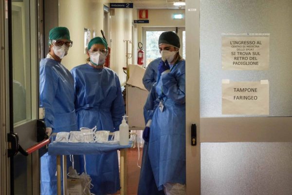 Healthcare professionals wearing protective suits and healthcare masks perform swabs for coronavirus Covid-19 in the infectious diseases ward at the  Cremona hospital, Italy, 02 March 2020. Coronavirus deaths in Italy rose five to 34 on Sunday and the number of people infected soared to 1,577.
ANSA/ MATTEO CORNER