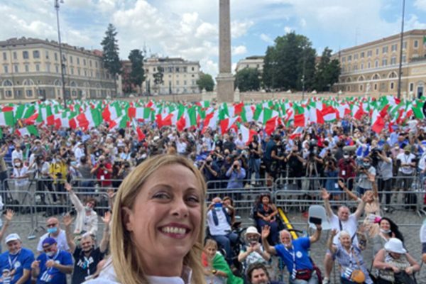 La leader di Fratelli d'Italia, Giorgia Meloni, dal palco di Piazza del Popolo, Roma, 4 Luglio 2020. ANSA/UFFICIO STAMPA