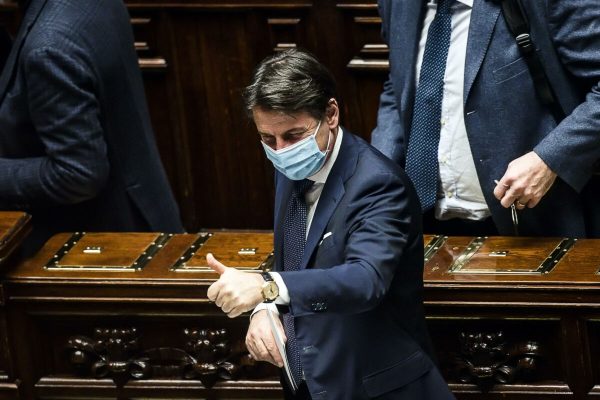 Il presidente del Consiglio Giuseppe Conte in aula al termine del voto della Legge di Bilancio 2021, Roma, 27 dicembre 2020. ANSA/ANGELO CARCONI