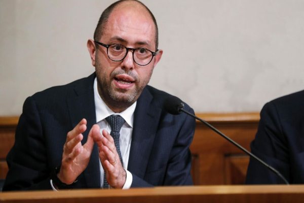 Tommaso Nannicini, senatore del Partito Democratico, durante la conferenza stampa di presentazione della proposta di legge del Pd sul salario minimo, Roma, 9 maggio 2019. ANSA/RICCARDO ANTIMIANI