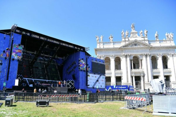 Il palco per il Concertone del Primo Maggio in piazza San Giovanni a Roma, 30 aprile 2019.      ANSA/ ETTORE FERRARI